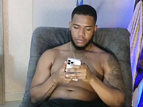 Snapshot of BenjaminCol_ chatting on October 21, 10:32 pm BenjaminCol  online show from October 21, 10:32 pm