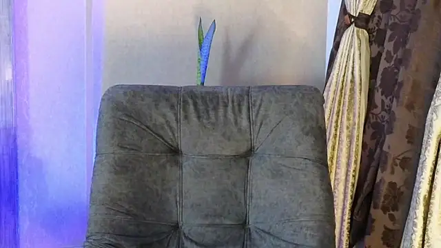 Snapshot of BenjaminCol_ chatting on October 24, 1:35 am BenjaminCol  online show from October 24, 1:35 am
