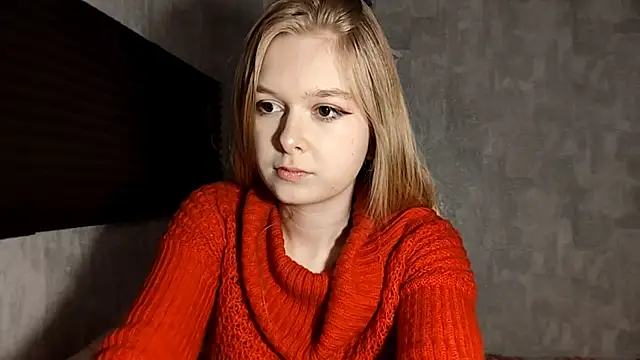 Snapshot of LiaVibes chatting on December 15, 9:02 am LiaVibes online show from December 15, 9:02 am