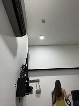 Snapshot of alysa_g_ chatting on June 10, 11:35 pm alysa g online show from June 10, 11:35 pm