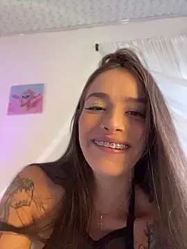 Snapshot of alysa_g_ chatting on June 22, 10:51 pm alysa g online show from June 22, 10:51 pm