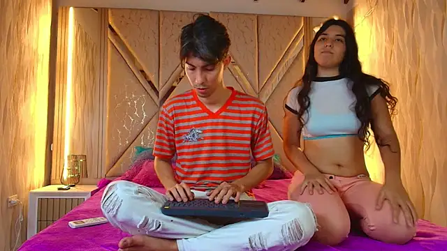 Snapshot of Couplex_xxx chatting on November 7, 1:38 am Couplex xxx online show from November 7, 1:38 am