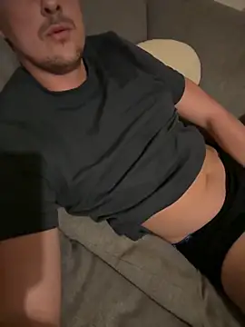 Snapshot of euphoria199527 chatting on November 2, 8:11 pm euphoria199527 online show from November 2, 8:11 pm