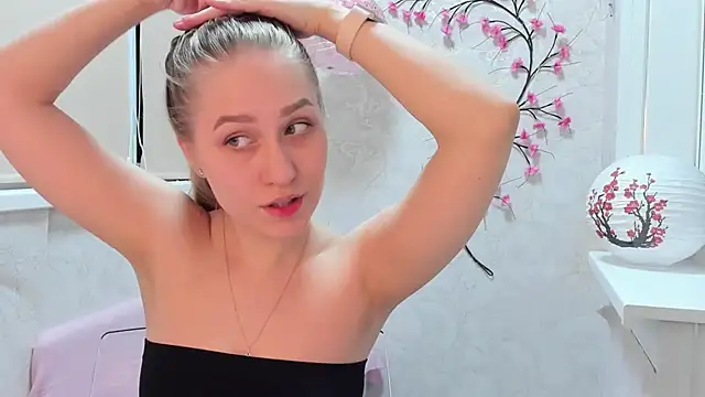 sofamuffin online show from March 18, 11:52 pm