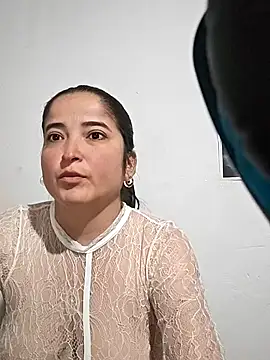 Snapshot of Ainaraazul chatting on December 17, 3:40 pm Ainaraazul online show from December 17, 3:40 pm