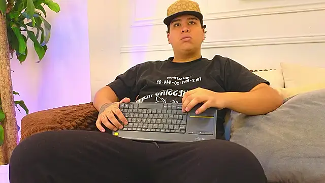 Naim Bennetsex online show from March 9, 6:45 pm