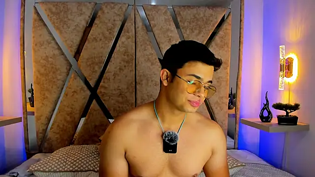 Snapshot of jayd_muscle chatting on October 22, 5:41 am jayd muscle online show from October 22, 5:41 am