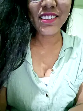 Snapshot of Telugu___Sexygirl___Naidu chatting on February 6, 5:01 am Telugu Sexygirl Naidu online show from February 6, 5:01 am