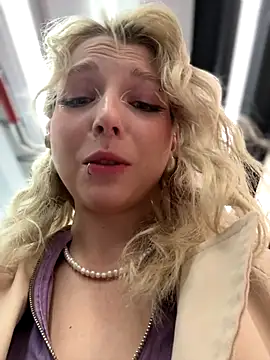 EveLittleSinner online show from September 21, 9:00 am