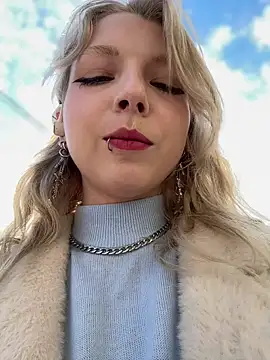 EveLittleSinner online show from October 7, 8:44 am