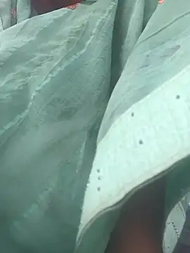 Snapshot of cut_renukadevi chatting on November 6, 7:09 am cut renukadevi online show from November 6, 7:09 am