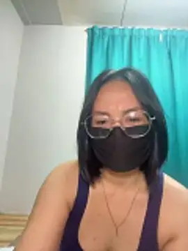 Snapshot of melyiaaa chatting on December 2, 3:29 pm melyiaaa online show from December 2, 3:29 pm