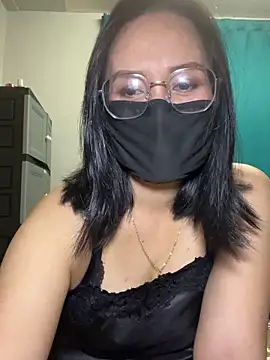 melyiaaa online show from April 15, 2:13 pm