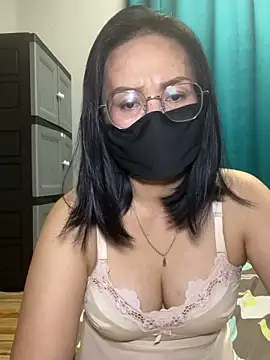 melyiaaa online show from April 24, 3:25 pm