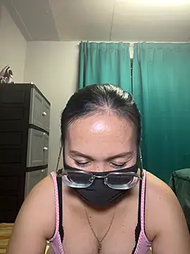 melyiaaa online show from April 25, 2:47 pm