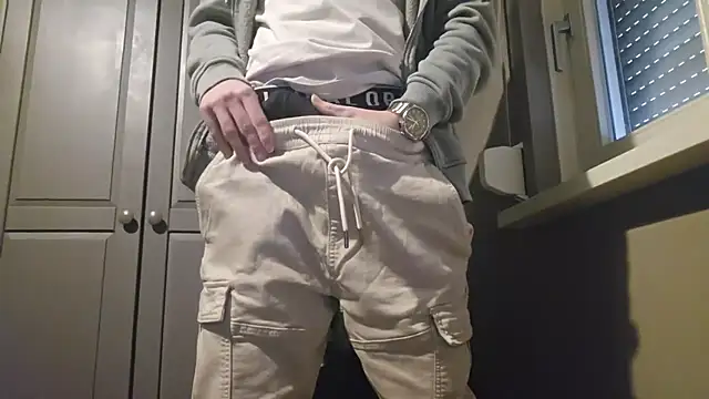 Trekkerboi online show from December 14, 1:27 pm