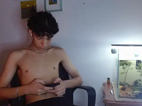 Snapshot of Xtremeplay_18 chatting on September 22, 8:44 pm Xtremeplay 18 online show from September 22, 8:44 pm