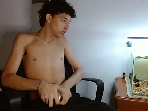 Snapshot of Xtremeplay_18 chatting on September 25, 9:29 pm Xtremeplay 18 online show from September 25, 9:29 pm