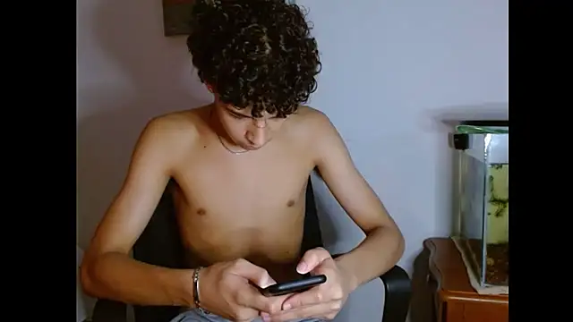 Snapshot of Xtremeplay_18 chatting on October 3, 9:56 pm Xtremeplay 18 online show from October 3, 9:56 pm