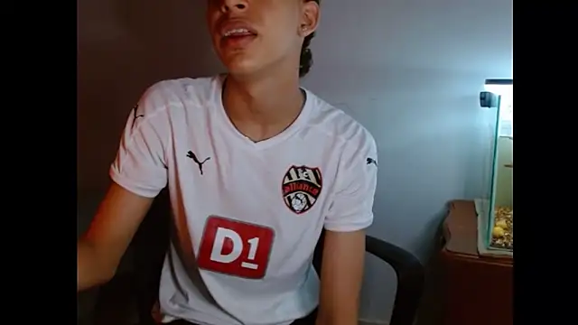 Snapshot of Xtremeplay_18 chatting on October 9, 10:30 pm Xtremeplay 18 online show from October 9, 10:30 pm