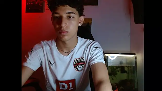 Snapshot of Xtremeplay_18 chatting on October 19, 1:06 am Xtremeplay 18 online show from October 19, 1:06 am