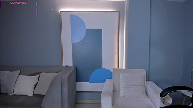 Snapshot of VeronicaBlue chatting on May 8, 9:47 am VeronicaBlue online show from May 8, 9:47 am