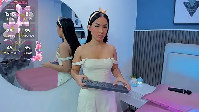 Snapshot of lily__star chatting on November 19, 3:17 am lily star online show from November 19, 3:17 am