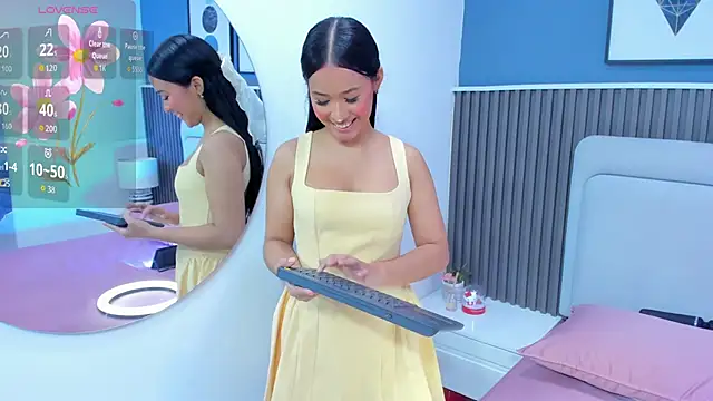 Snapshot of lily__star chatting on December 1, 3:22 am lily star online show from December 1, 3:22 am