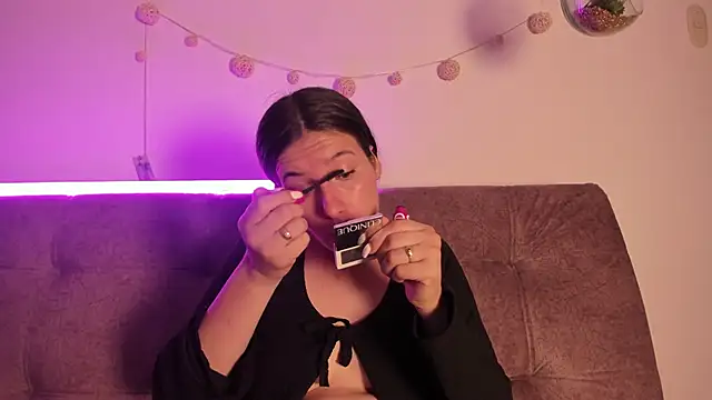 Snapshot of katalella_brown1 chatting on September 30, 12:21 pm katalella brown1 online show from September 30, 12:21 pm