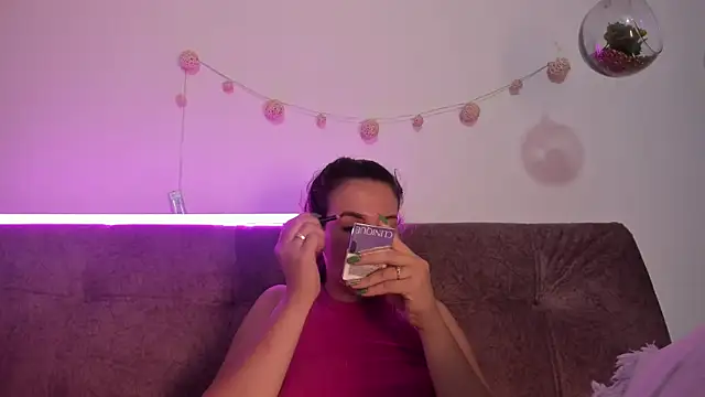 Snapshot of katalella_brown1 chatting on October 3, 11:40 am katalella brown1 online show from October 3, 11:40 am