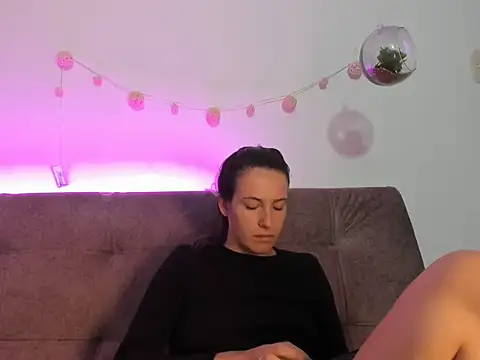 Snapshot of katalella_brown1 chatting on October 6, 11:29 am katalella brown1 online show from October 6, 11:29 am