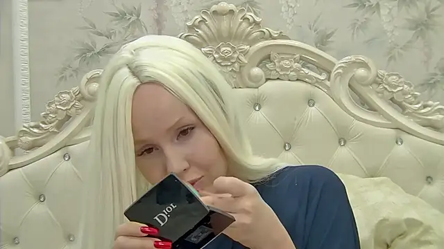 Snapshot of EllieFrosty_ chatting on September 15, 7:25 pm EllieFrosty  online show from September 15, 7:25 pm