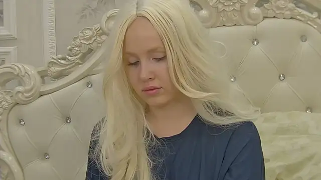 Snapshot of EllieFrosty_ chatting on October 6, 7:00 pm EllieFrosty  online show from October 6, 7:00 pm