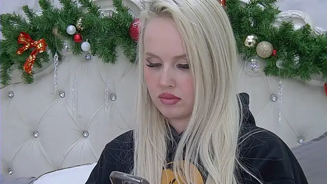 EllieFrosty  online show from December 15, 2:21 pm