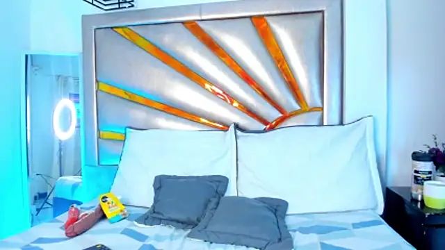 miiaStorm online show from February 5, 3:44 am