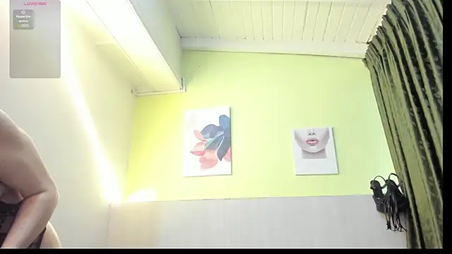 Snapshot of AtheneaArbelaez_ chatting on September 26, 12:42 pm AtheneaArbelaez  online show from September 26, 12:42 pm