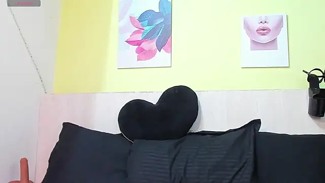 Snapshot of AtheneaArbelaez_ chatting on October 21, 12:50 pm AtheneaArbelaez  online show from October 21, 12:50 pm