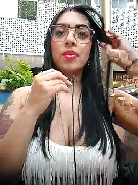 Linda Saenz  online show from November 21, 8:40 pm