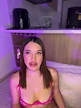 Bella-taylorr online show from March 18, 7:11 am