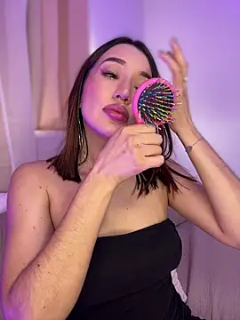 Snapshot of Bella-taylorr chatting on May 11, 2:45 pm Bella-taylorr online show from May 11, 2:45 pm