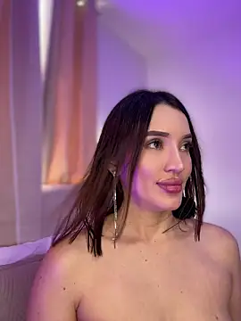 Snapshot of Bella-taylorr chatting on May 11, 4:04 pm Bella-taylorr online show from May 11, 4:04 pm