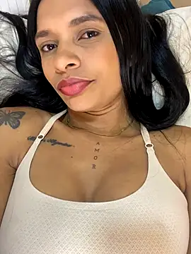 Snapshot of Luna025 chatting on November 4, 6:23 am Luna025 online show from November 4, 6:23 am