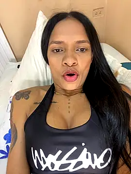 Snapshot of Luna025 chatting on November 16, 11:05 am Luna025 online show from November 16, 11:05 am