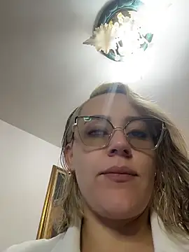 Snapshot of CurvyLust_x chatting on June 19, 1:37 pm CurvyLust x online show from June 19, 1:37 pm