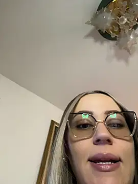 Snapshot of CurvyLust_x chatting on June 26, 1:48 pm CurvyLust x online show from June 26, 1:48 pm
