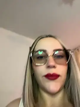 Snapshot of CurvyLust_x chatting on July 2, 1:06 pm CurvyLust x online show from July 2, 1:06 pm
