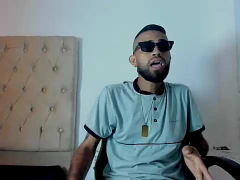 adri sexboy229 online show from September 20, 2:07 pm