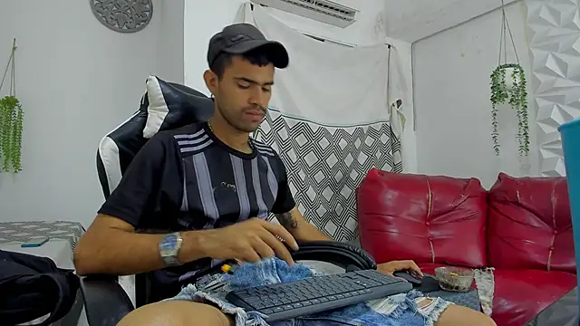 adri sexboy229 online show from October 15, 1:50 am