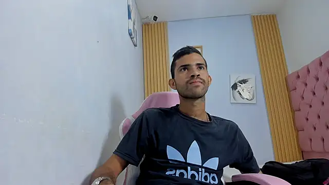 adri sexboy229 online show from October 18, 2:14 am