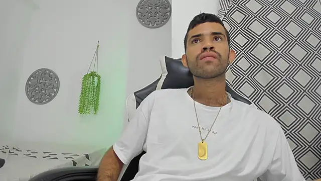 adri sexboy229 online show from October 19, 5:41 am